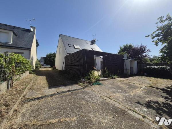 LA TURBALLE PROCHE CENTRE BOURG A PIEDS PARCELLE 812M² DEPENDANCE 60 M² DIVISION POSSIBLE 
