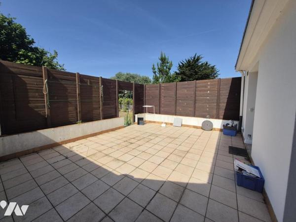 LA TURBALLE PROCHE CENTRE BOURG A PIEDS PARCELLE 812M² DEPENDANCE 60 M² DIVISION POSSIBLE 