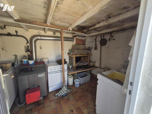 LA TURBALLE PROCHE CENTRE BOURG A PIEDS PARCELLE 812M² DEPENDANCE 60 M² DIVISION POSSIBLE 