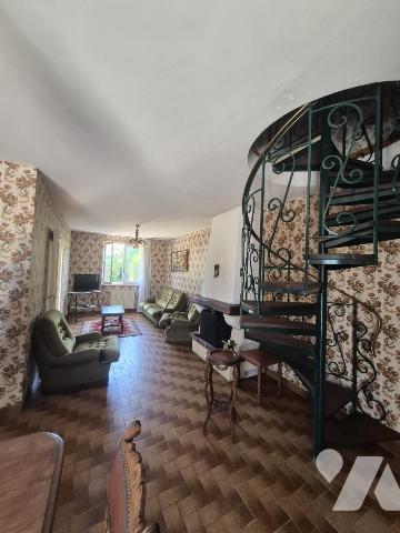LA TURBALLE PROCHE CENTRE BOURG A PIEDS PARCELLE 812M² DEPENDANCE 60 M² DIVISION POSSIBLE 