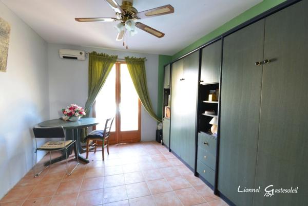 Maison à vendre Découvrez le charme rustique et le confort moderne de cette demeure périgourdine nichée dans un écrin de verdure, offrant une vie douillette avec piscine et commodités à portée de main