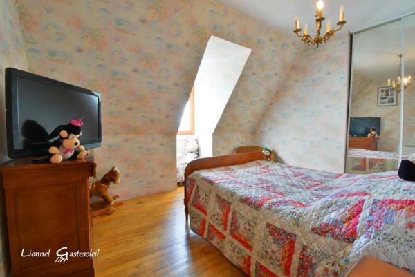 Maison à vendre Découvrez le charme rustique et le confort moderne de cette demeure périgourdine nichée dans un écrin de verdure, offrant une vie douillette avec piscine et commodités à portée de main