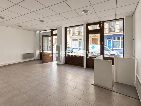Local Commercial
         3 pièces
        - 66 m² 693 000 € *