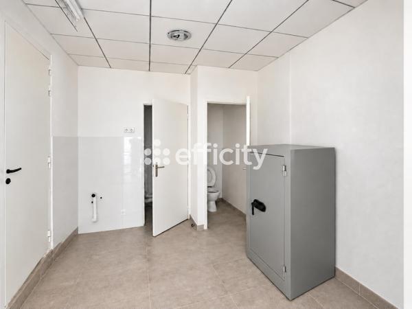 Local Commercial
         3 pièces
        - 66 m² 693 000 € *
