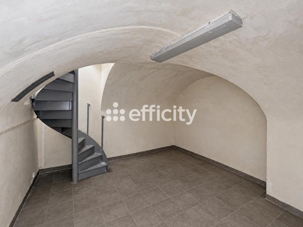 Local Commercial
         3 pièces
        - 66 m² 693 000 € *
