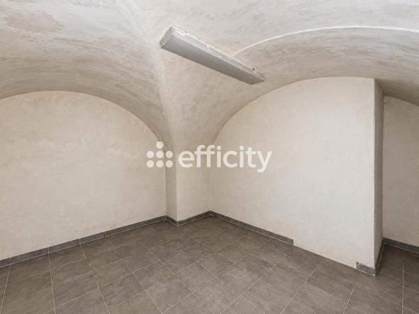 Local Commercial
         3 pièces
        - 66 m² 693 000 € *