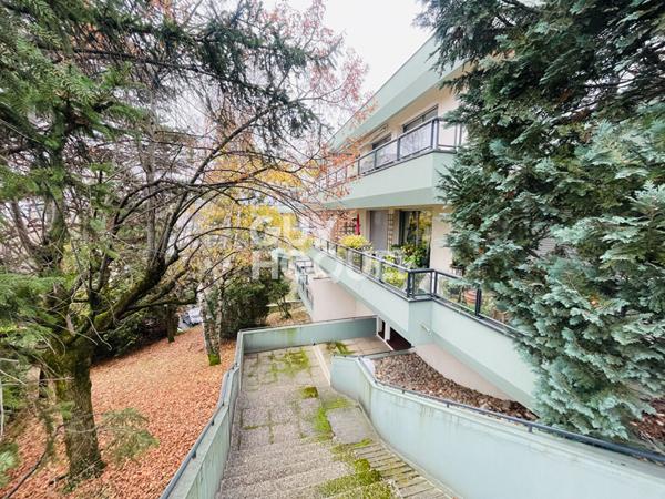 Clermont-Ferrand secteur Montjuzet - Appartement T4 96 m2 avec balcon et garage