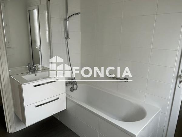 Location Appartement 6 pièces 112.9 m² - 14 SQUARE CLISSON Lorient 56100