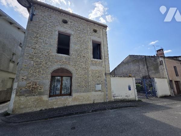 Maison de village 180 m² avec grand garage et beaux volumes – Proche Marmande