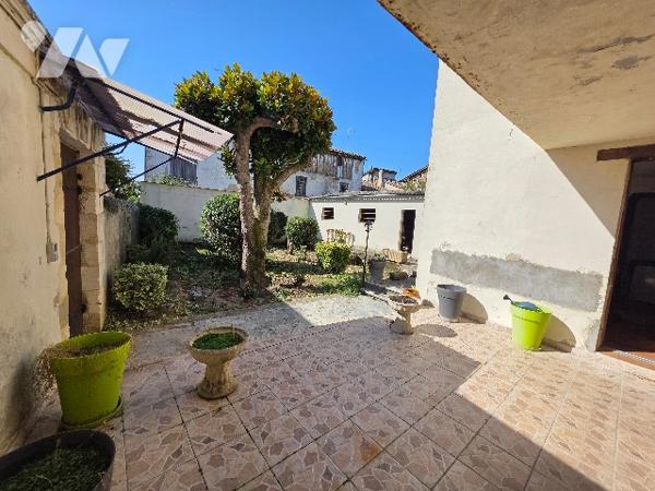 Maison de village 180 m² avec grand garage et beaux volumes – Proche Marmande