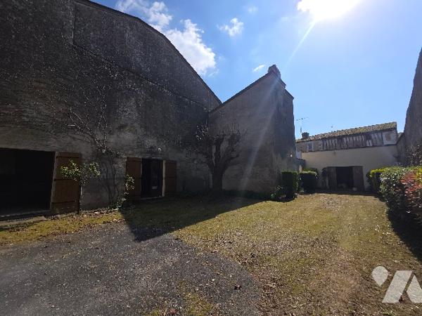 Maison de village 180 m² avec grand garage et beaux volumes – Proche Marmande
