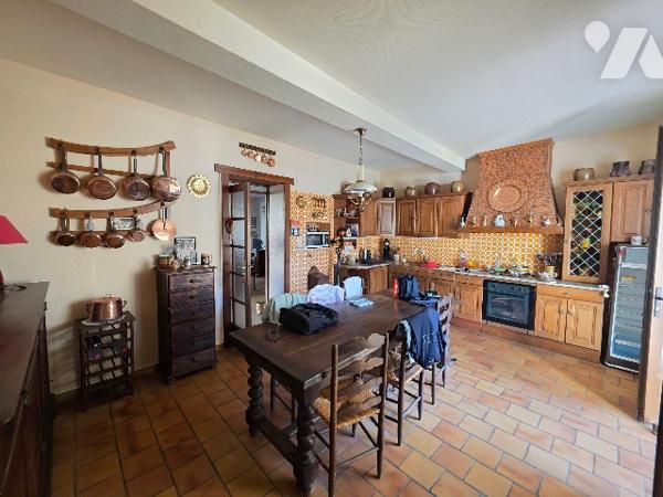 Maison de village 180 m² avec grand garage et beaux volumes – Proche Marmande