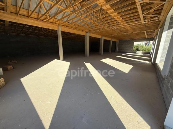 Locaux commerciaux avec emplacement stratégique, forte visibilité