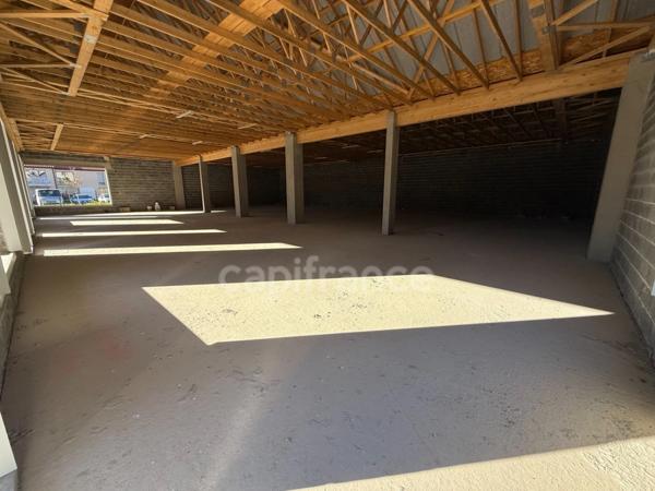 Locaux commerciaux avec emplacement stratégique, forte visibilité