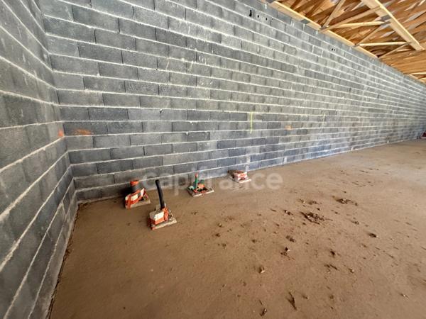 Locaux commerciaux avec emplacement stratégique, forte visibilité