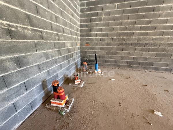 Locaux commerciaux avec emplacement stratégique, forte visibilité