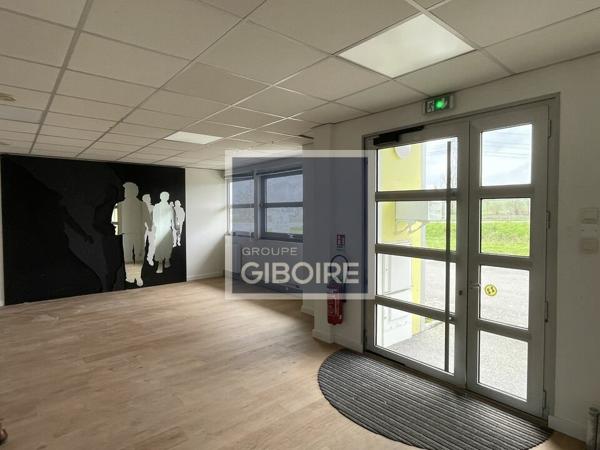 Local d'activites 240 m² à louer SERVON-SUR-VILAINE (réf : 35.6833)