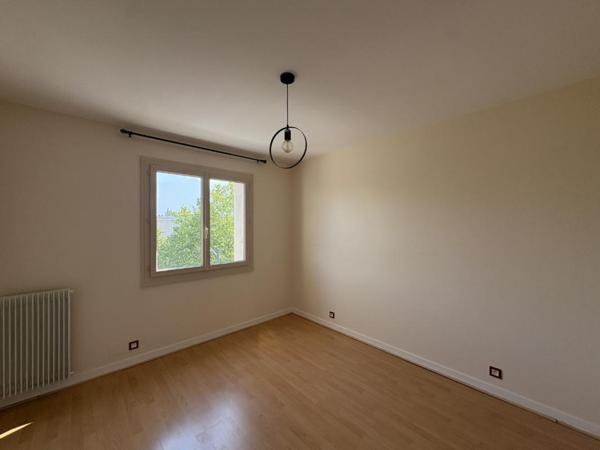 Appartement T4 à louer - 75 m² (réf : 544191)