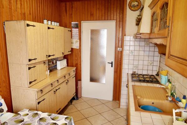 APPARTEMENT T3 DERNIER ETAGE, BALCON ET STATIONNEMENT