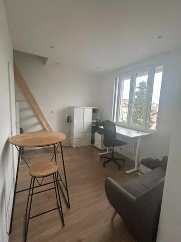 Location                                                      Appartement
                        
                     2 pièces                      22 m2                     à Lyon 8