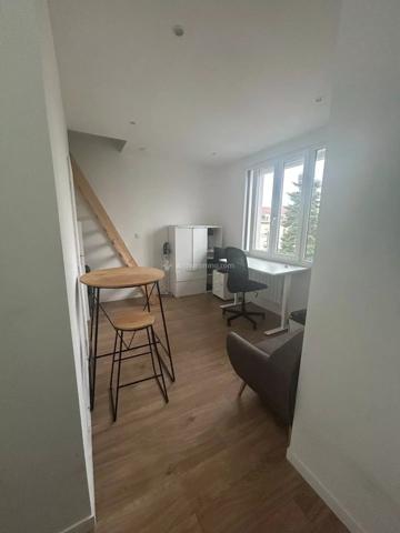 Location                                                      Appartement
                        
                     2 pièces                      22 m2                     à Lyon 8