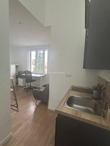Location                                                      Appartement
                        
                     2 pièces                      22 m2                     à Lyon 8
