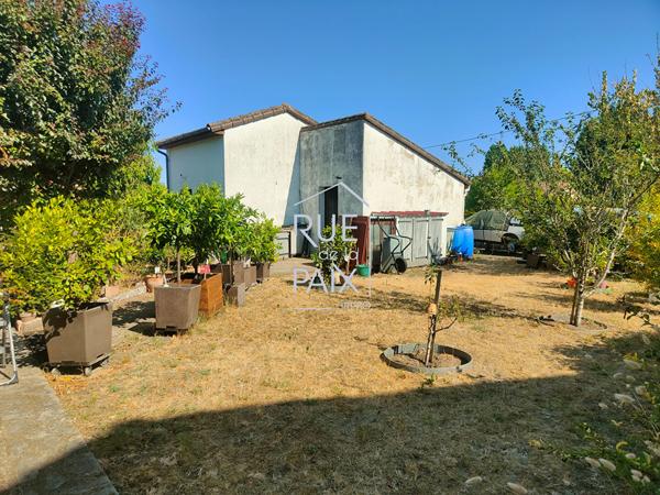 86140 LENCLOITRE Maison 5 pièce(s) 119 m2 + Garage et atelier sur 752m² de terrain.