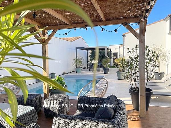 Séduisante Maison de plain pied 2022, jardin piscine terrasses