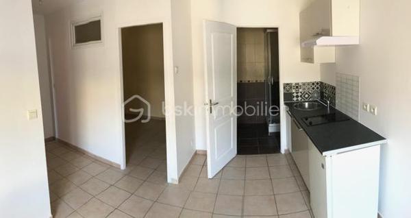 Immeuble entièrement loué de 6 appartements.
Immeuble de rapport. Sans période de carence. L'opportunité des investisseurs.