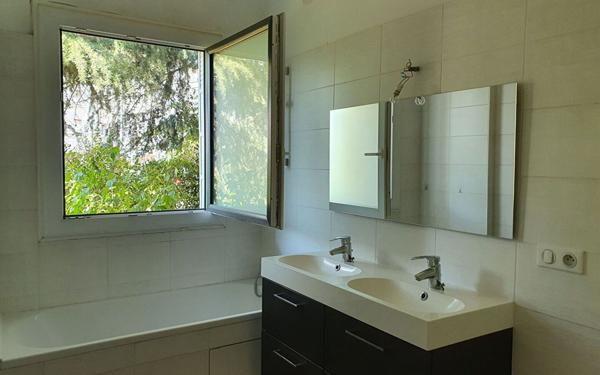 Maison à louer    4 pièces •  Bron