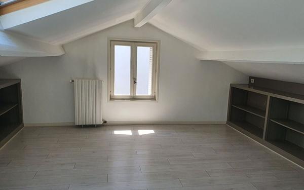 Maison à louer    4 pièces •  Bron