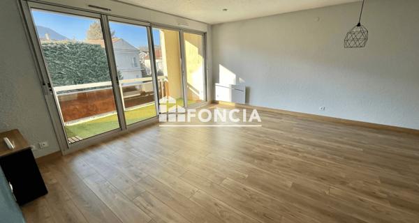Location Appartement 3 pièces 76.02 m² - Tournon-sur-rhône 07300