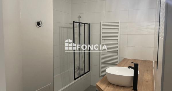 Location Appartement 3 pièces 76.02 m² - Tournon-sur-rhône 07300