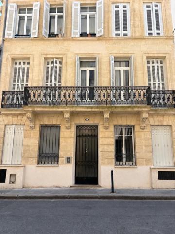 Appartement entièrement rénové - Vendu meublé et équipé