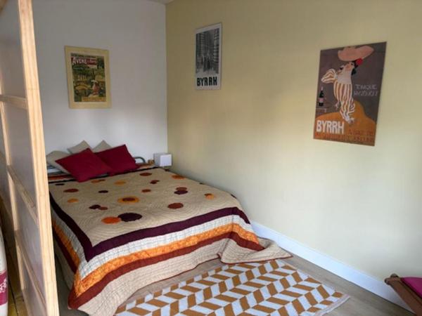 Studio en Rez de Chaussée  avec cave  et emplacement  de parking  . Perpignan  Quartier des Fleurs