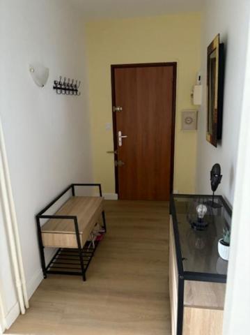 Studio en Rez de Chaussée  avec cave  et emplacement  de parking  . Perpignan  Quartier des Fleurs