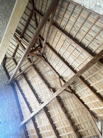 CHARENTAISE, 90M² + 155M² A AMENAGER, COUR ET JARDIN 710M², GARAGE