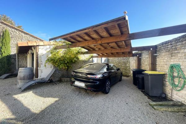 CHARENTAISE, 90M² + 155M² A AMENAGER, COUR ET JARDIN 710M², GARAGE