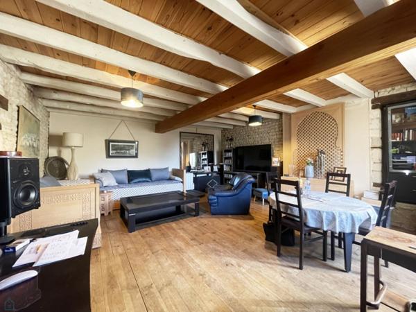 CHARENTAISE, 90M² + 155M² A AMENAGER, COUR ET JARDIN 710M², GARAGE