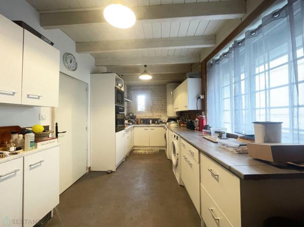 CHARENTAISE, 90M² + 155M² A AMENAGER, COUR ET JARDIN 710M², GARAGE