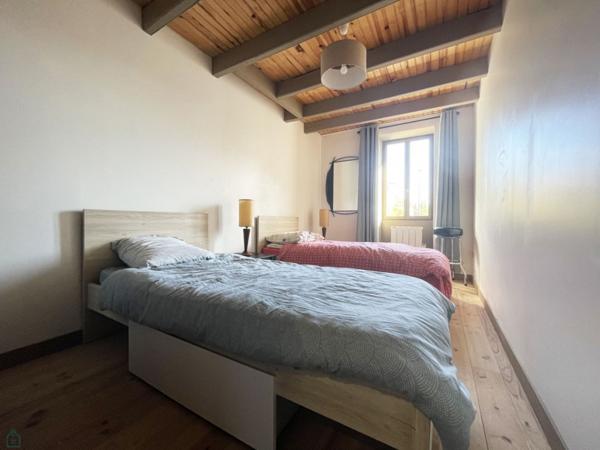 CHARENTAISE, 90M² + 155M² A AMENAGER, COUR ET JARDIN 710M², GARAGE