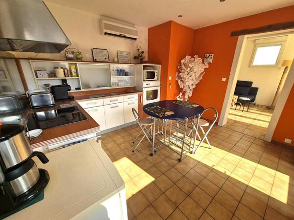 Belle Maison ou Pavillon sur Sous-sol de 146 m² entièrement Rénovée avec Cour, Atelier, Terrasse, Appentis et Terrain clos et arboré de 376 m²