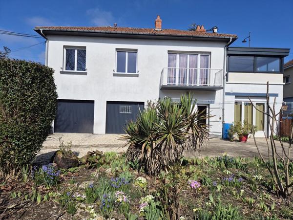 Belle Maison ou Pavillon sur Sous-sol de 146 m² entièrement Rénovée avec Cour, Atelier, Terrasse, Appentis et Terrain clos et arboré de 376 m²