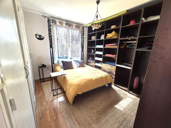 Belle Maison ou Pavillon sur Sous-sol de 146 m² entièrement Rénovée avec Cour, Atelier, Terrasse, Appentis et Terrain clos et arboré de 376 m²