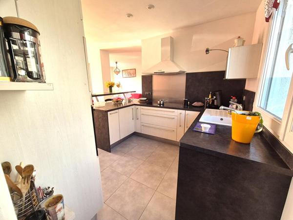 Belle Maison ou Pavillon sur Sous-sol de 146 m² entièrement Rénovée avec Cour, Atelier, Terrasse, Appentis et Terrain clos et arboré de 376 m²