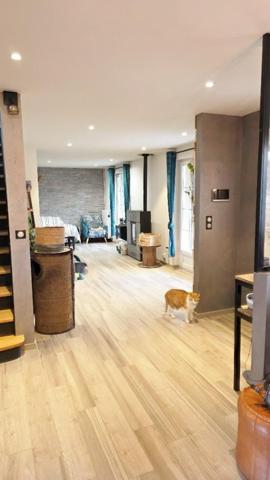 IDEALEMENT SITUEE PROCHE ETANG DES FORGES - BIEN RARE SUR LA COMMUNE