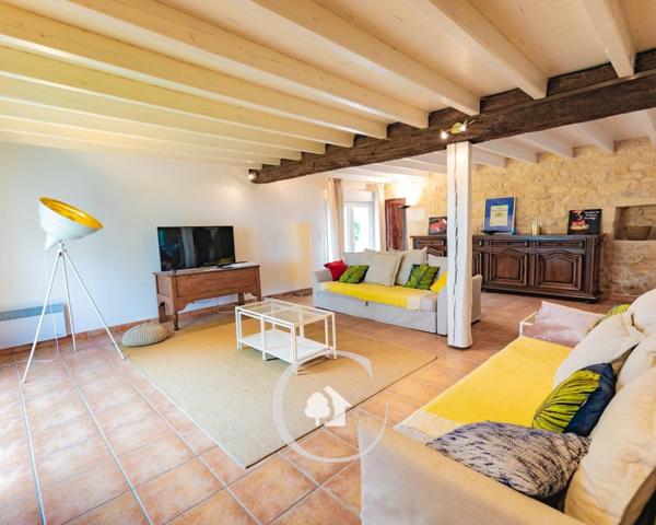 Saint-Pey-d'Armens (33330) Bâtisse de 427m² - (Maison+Gîte) - piscine