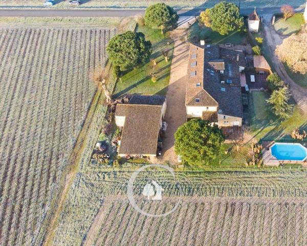 Saint-Pey-d'Armens (33330) Bâtisse de 427m² - (Maison+Gîte) - piscine