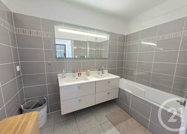 Appartement T3 à vendre  3 pièces - 68 m 2   ALLAUCH  - 13