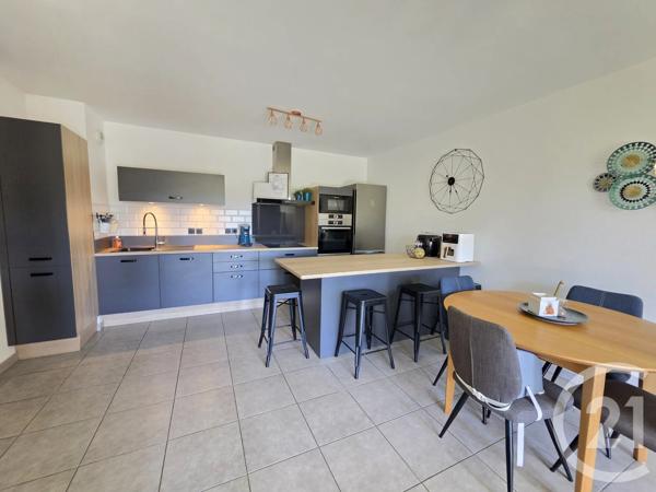 Appartement T3 à vendre  3 pièces - 68 m 2   ALLAUCH  - 13